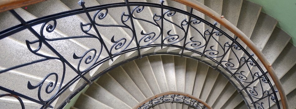 Treppenhäuser reinigen wir nach einem mit Ihnen vereinbarten Intervall.